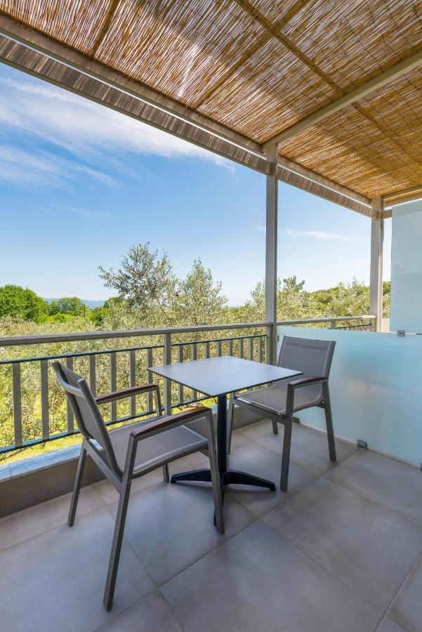 לריסוס Dionysus Apartments & Suites מראה חיצוני תמונה